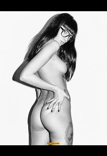 Bluebell Wooi posing naked shows her tight ass Bluebell Wooi posing naked shows her tight ass