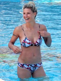 Michelle Hunziker sexy in bikini at a pool in Milano