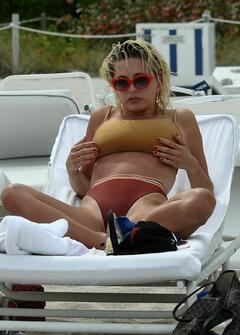 Caroline Vreeland in bikini at a beach in Miami - April 2017