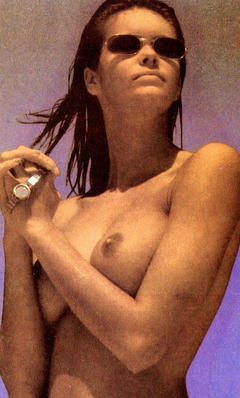 Elle Macpherson topless image