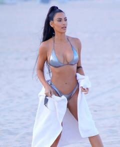 Kim Kardashian cleavage in bikini