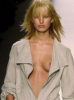 Karolina Kurkova titslip runway image