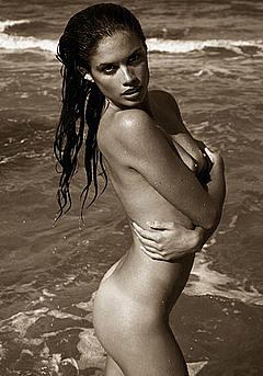 Sara Sampaio posing naked