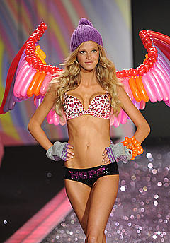 Erin Heatherton sexy runway image