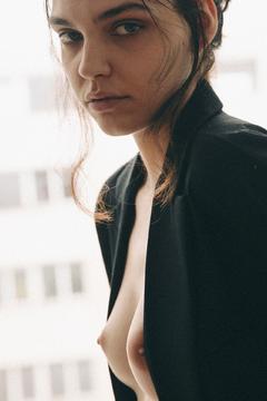 Charlie Audric topless by Servan Ilyne