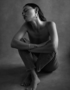 Phoebe Tonkin topless in jeans