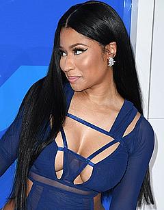 Nicki Minaj deep sexy cleavage at 2016 MTV VMA