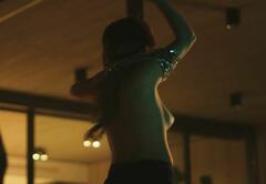 Elea Rochera topless at Mala influencia