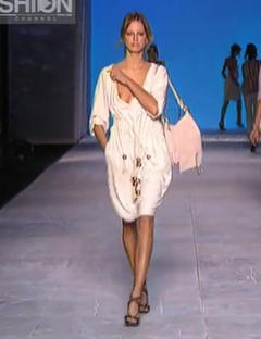 Karolina Kurkova nipple slip runway image