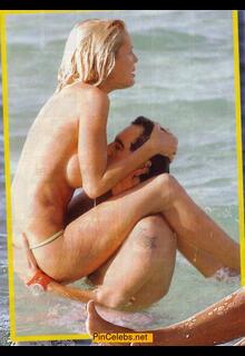 Lucia Lapiedra topless paparazzi photo