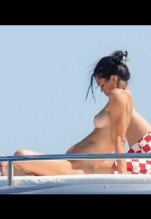 Amelia Gray Hamlin topless on the yacht in Saint-Tropez paparazzi photo - June 28, 2026