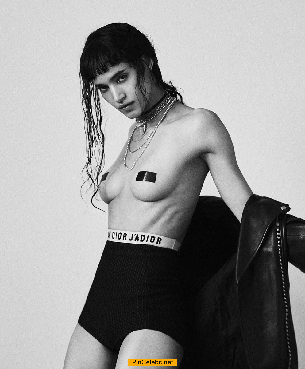 Topless sofia boutella Sofia Boutella