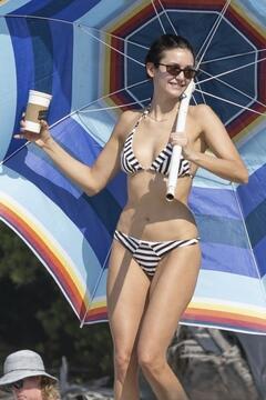 Nina Dobrev in bikini celebrates Thanksgiving with friends on the beaches of Mexico - November 2025