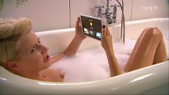 Polish actress Malgorzata Kozuchowska naked in a bathtub at Rodzinka.pl
