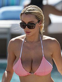 Busty Lindsey Pelas deep cleavage in bikini in Miami