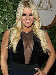 Jessica Simpson sexy cleavage