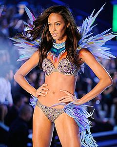 Joan Smalls sexy catwalk image