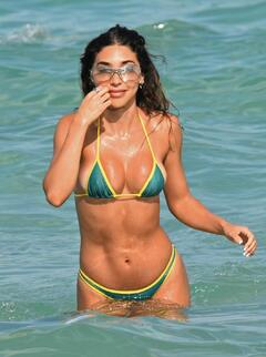 Chantel Jeffries sexy cleavage in bikini in Miami - March 2024