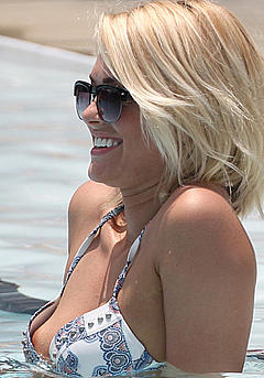 Blonde Coraline Receveur areola slip