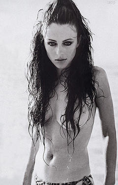 Elizabeth Hurley wet and topless