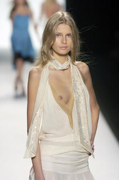 Hana Soukupova tit slip runway photo
