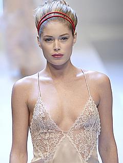 Doutzen Kroes see through runway phot