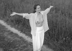 Russian actress Viktoriya Isakova topless at Nezhnost
