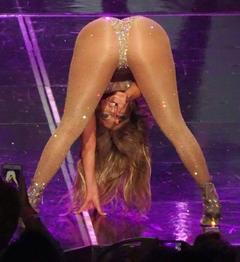 Jennifer Lopez tight ass on a stage