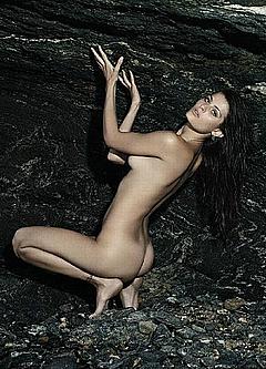 Isabeli Fontana naked in nature