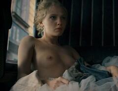 Yuliya Khlynina nude tits at Duelyant