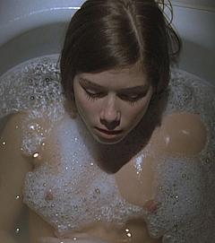 Nikki Sanderson nude in bathtub in Boogeyman 3