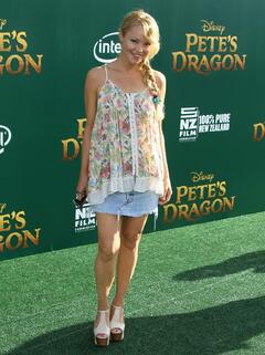 Charlotte Ross at Pete's Dragon premiere in El Capitan Theater, Hollywood