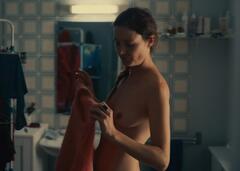 Vicky Krieps naked at Serre moi fort