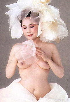 Dewi Soekarno topless