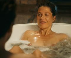 Meike Droste nude in a bathtube at Das Leben ist kein Kindergarten