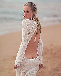 Tosca Dekker ass crack on a beach