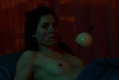 Hanna van Vliet topless at Anne+