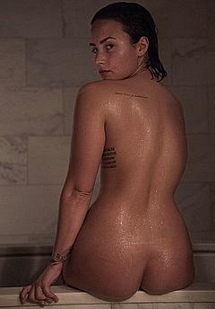 Demi Lovato naked in bathtub shows her ass