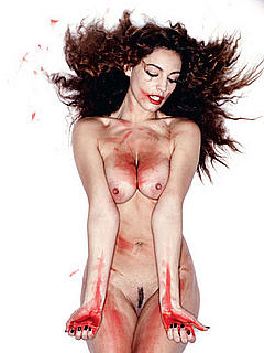 Busty Kelly Brook fully nude