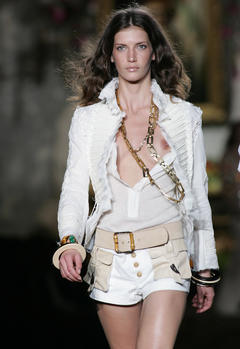 Diana Dondoe tit slip runway photo