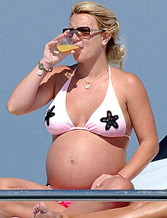 Pregnant Britney Spears in bikini on a yacht