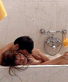 Karme Malaga nude in bathtub scenes from Les pel licules del meu pare