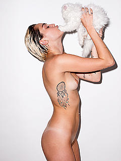 Miley Cyrus fully nude with cat