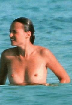 Kasia Smutniak topless in a water papatrazzi photo
