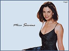 Mira Sorvino cleavage