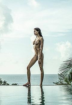 Keir Alexa fully nude in nature