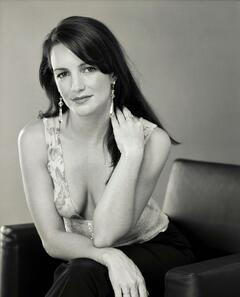 Kristin Davis sexy cleavage