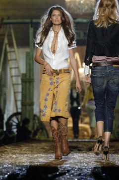 Bianca Balti sexy runway image