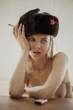 Raisa Raudas smoking