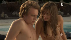 Nina Ambard nude tits in L'amour, c'est la honte